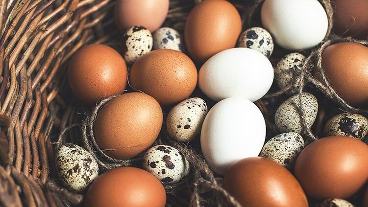 Ouăle de prepeliță și ouăle de pui ar trebui adăugate în dieta unui bărbat pentru a menține potența. 